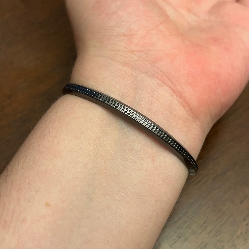 Kendra Scott Elton Cuff - Picture 3 of 8